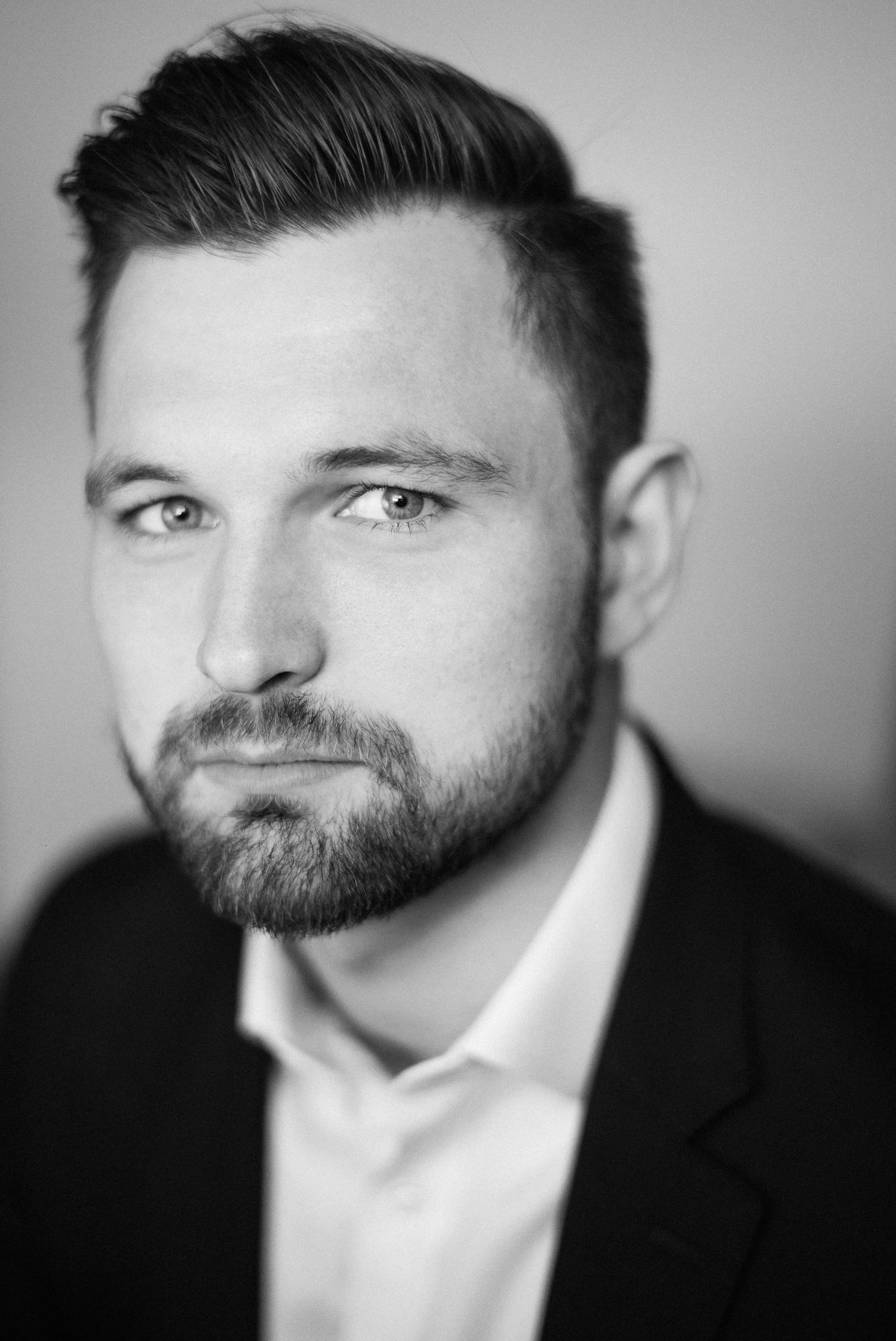 James Newby baritone ; Joseph Middleton piano