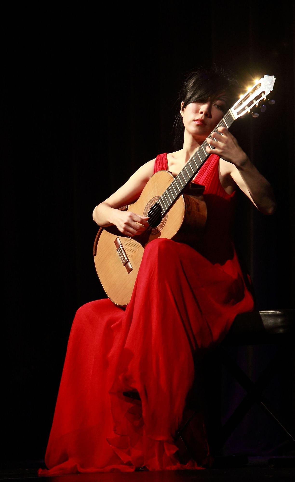 Xuefei Yang guitar ; Ian Bostridge tenor