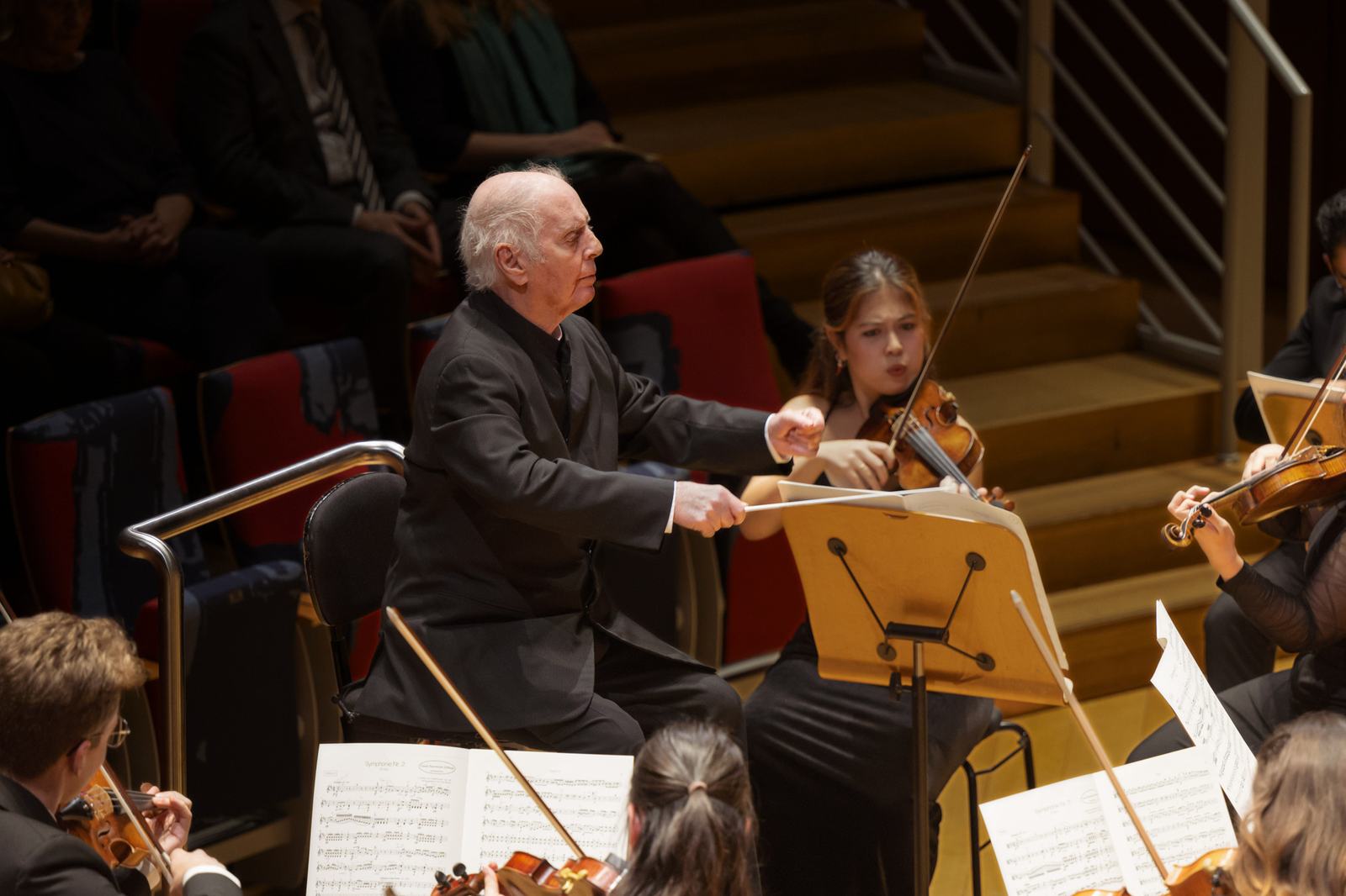 Daniel Barenboim conductor ; Boulez Ensemble