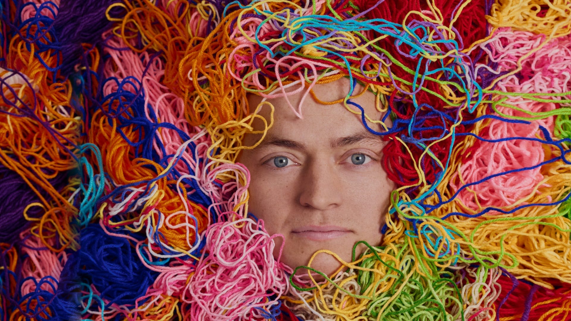 Tom Towelling Teaches You to Knit
