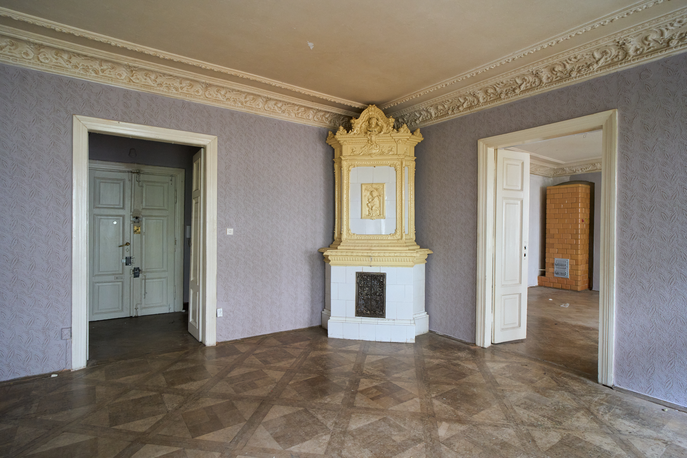 Historic apartments on Stalowa Street | walk | Prague interiors