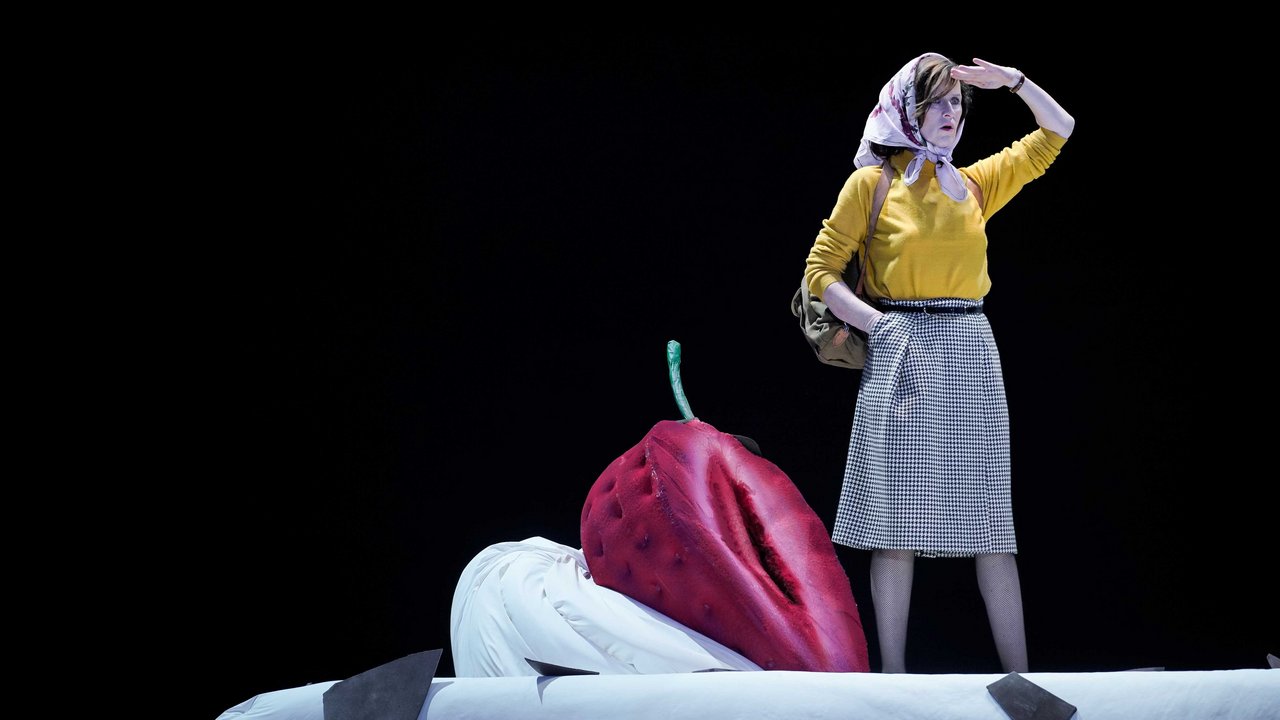 Sophie Rois hits the wall at the Deutsches Theater