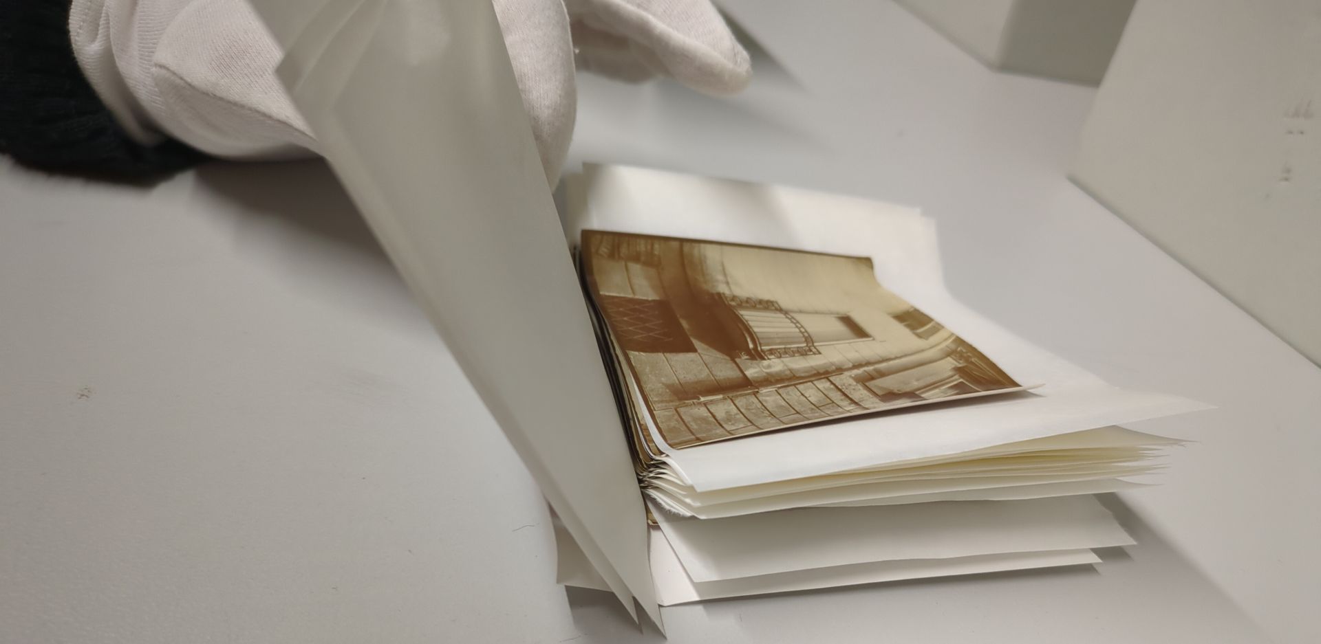 Close! Behind the scenes - materials from a photography exhibition
