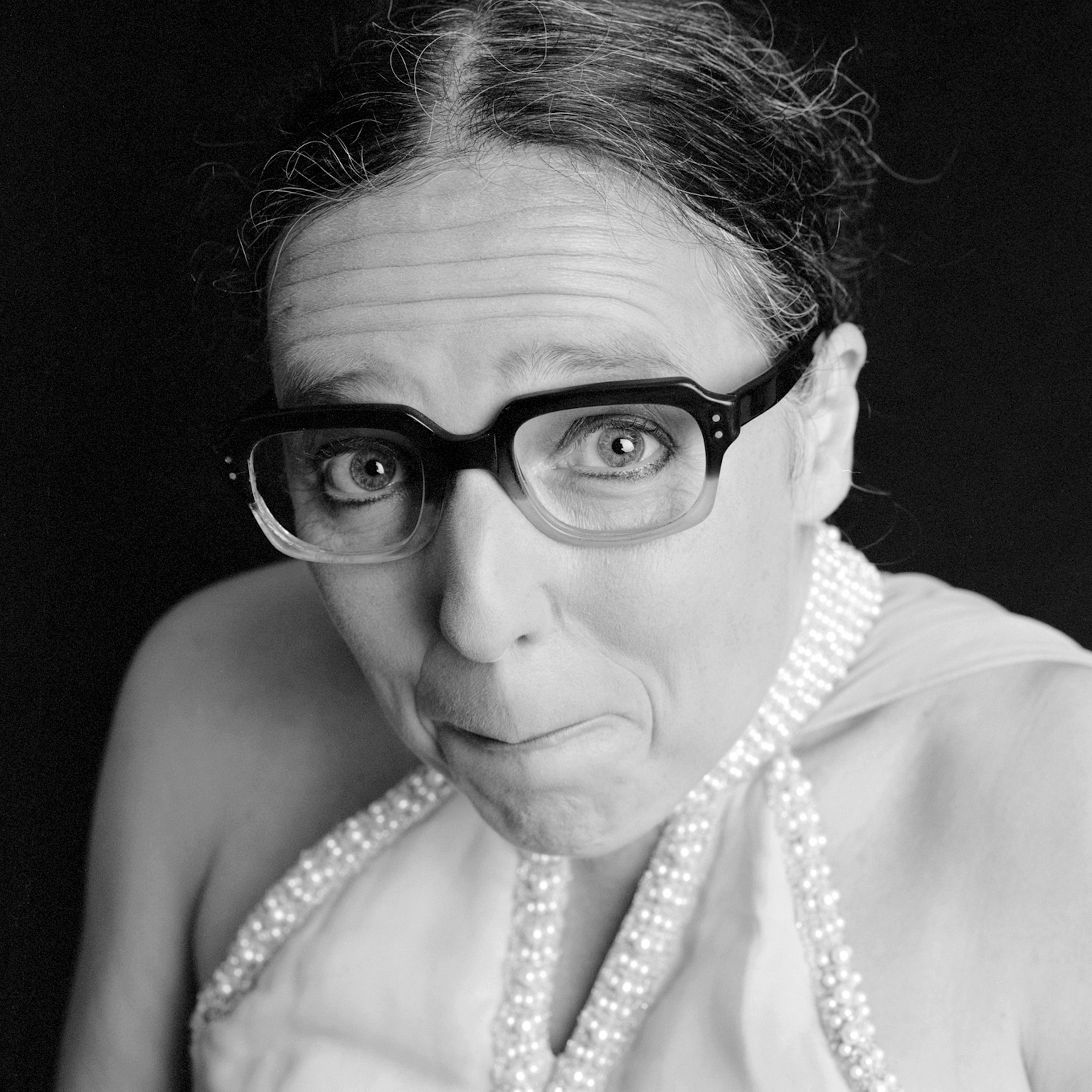 Rosemie... clown... comedian... or enchantress...? — There is no drawer for them!