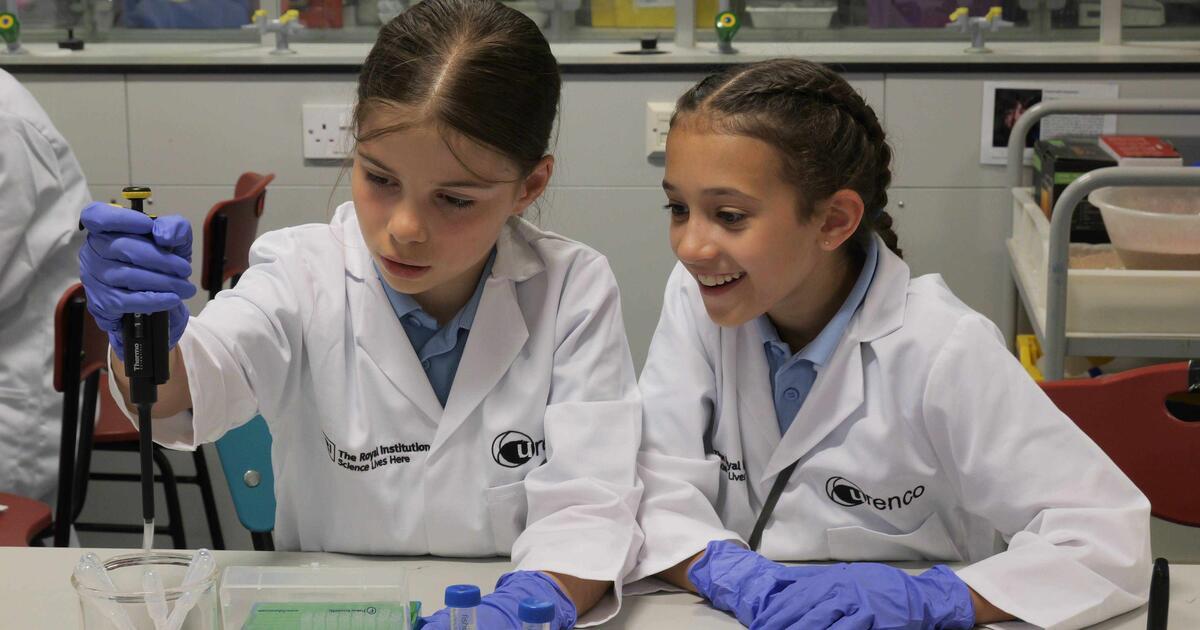Holiday workshops: Extract your own DNA (Year 7, 8 and 9)