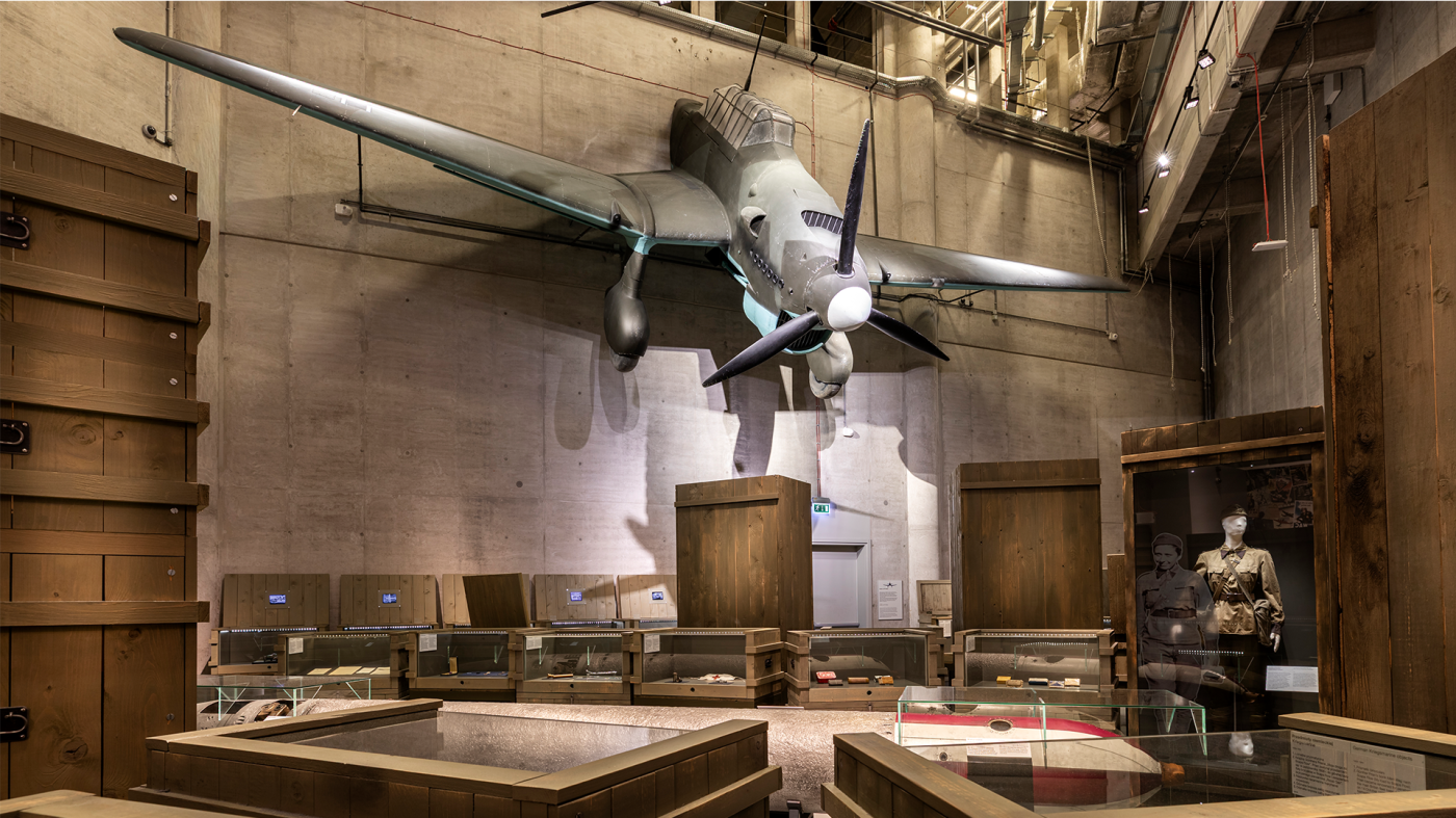 Curated tour: War at sea and in the air