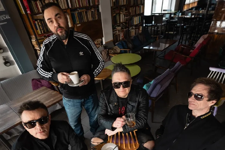 T.LOVE “ORAJT" – Support: The Freuders