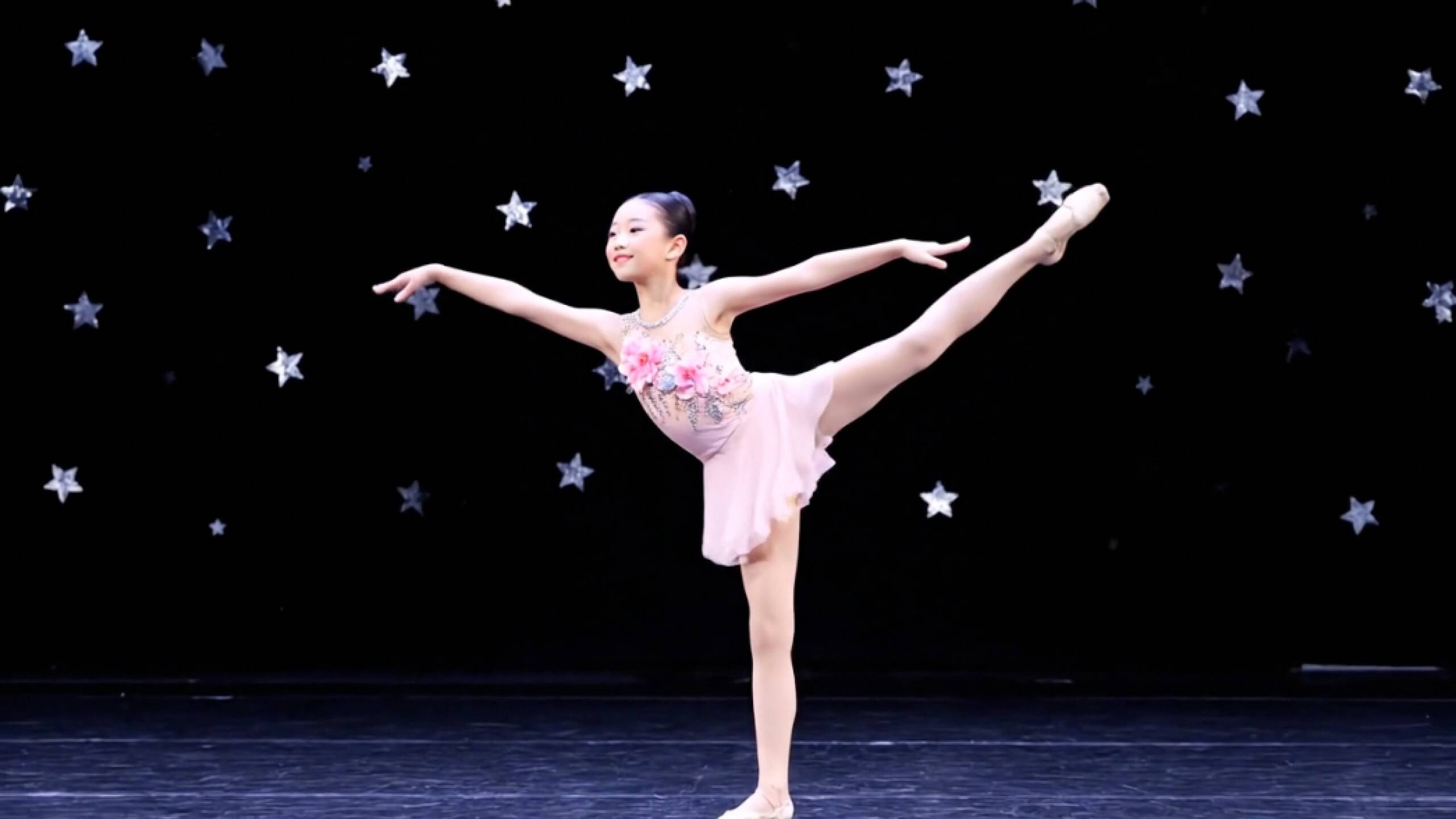 StarQuest: a Performance-Lecture by Maya Man