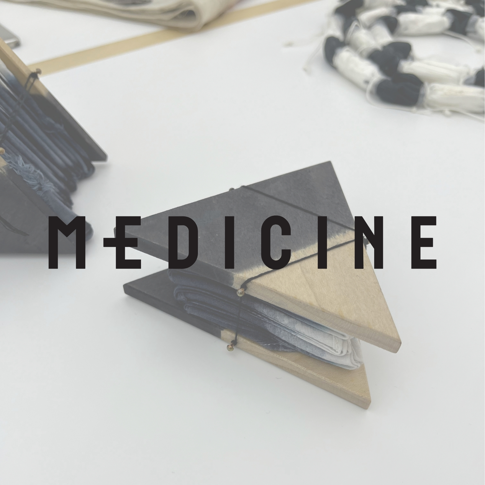Warsztaty graficzne z Medicine: Reverse Dyeing & Final Custom – Wywabianie i finisaż