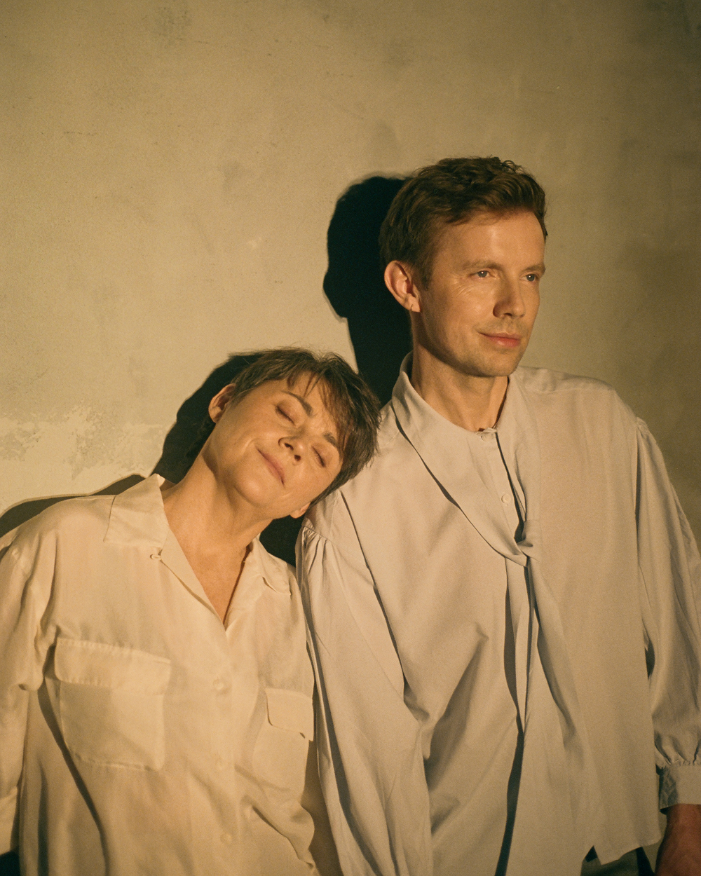 Peszek and Wąsik play Kochanowski's “Song of the Summer Night”