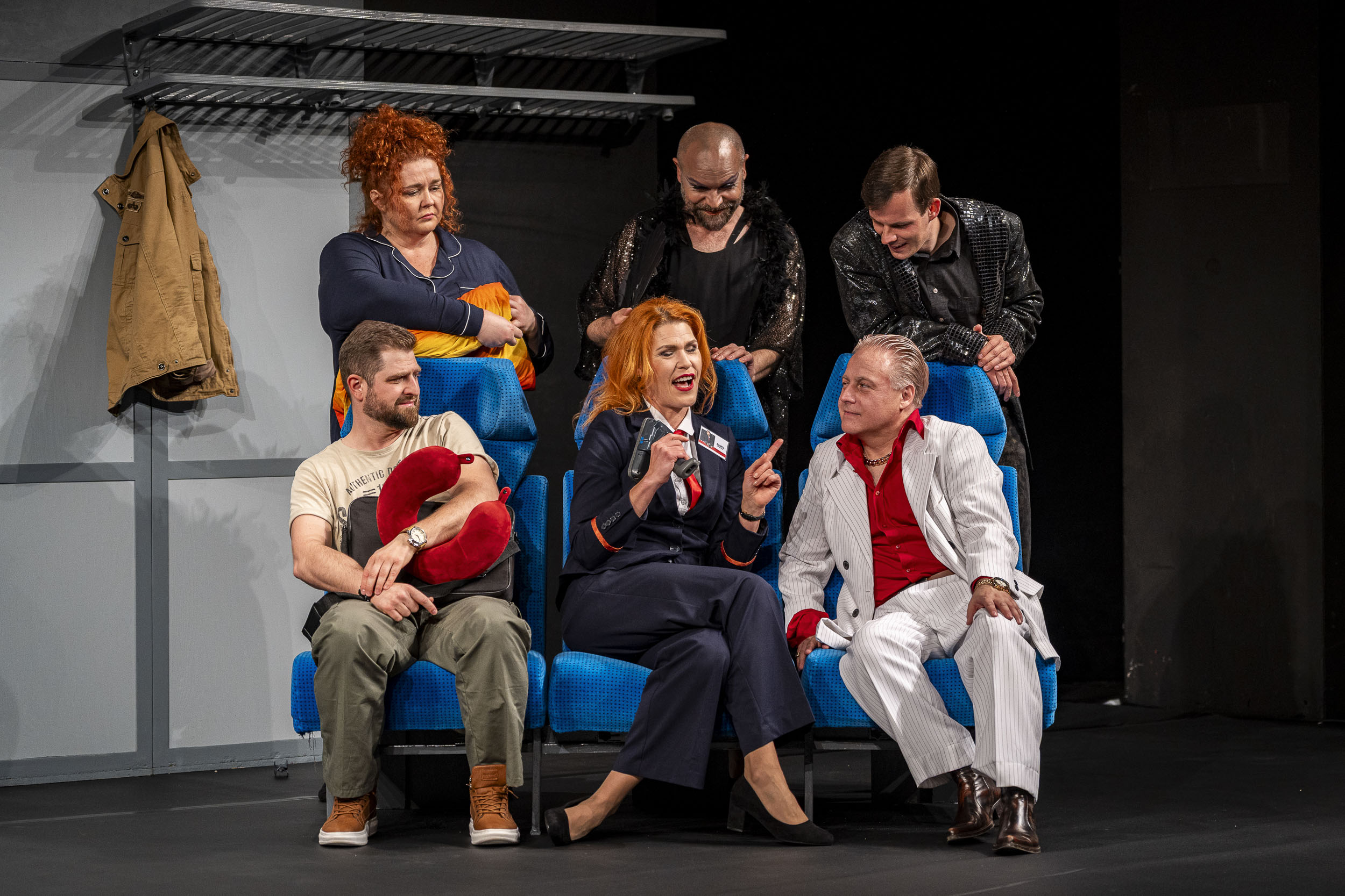 COMPARTMENT | COMMUNICATIVE COMEDY