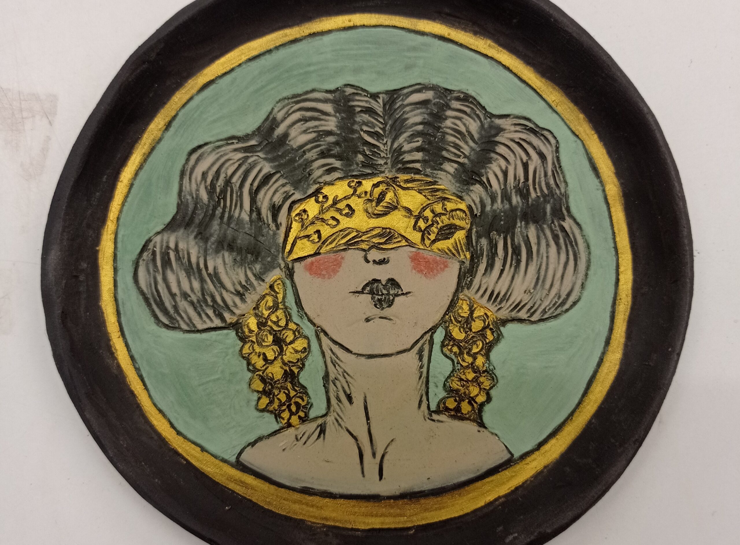 Temat na warsztacie |  Sgraffito na ciemnych glinach