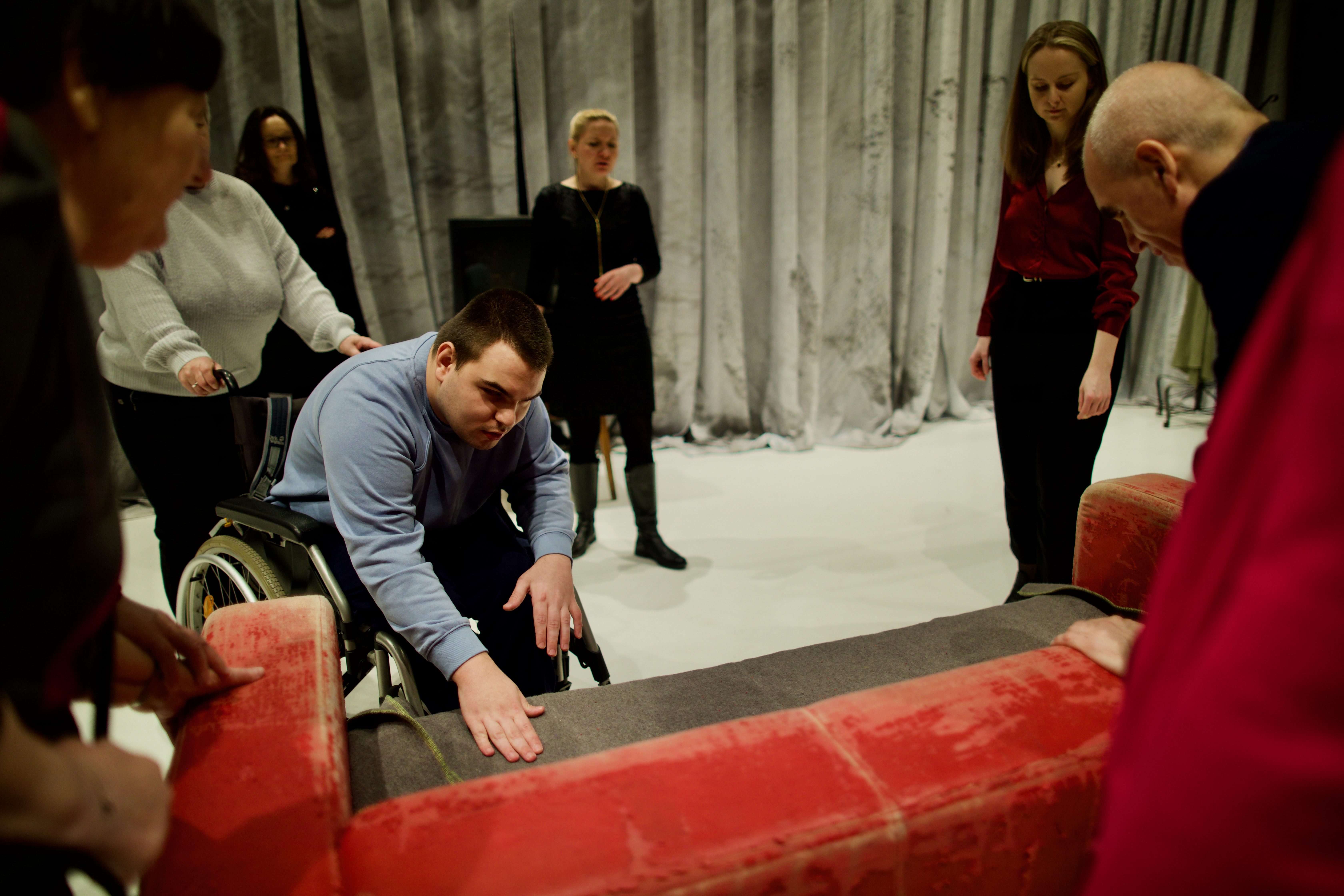 Sensory walk in the scenography of the play “Memling, or the story of the end of the world”