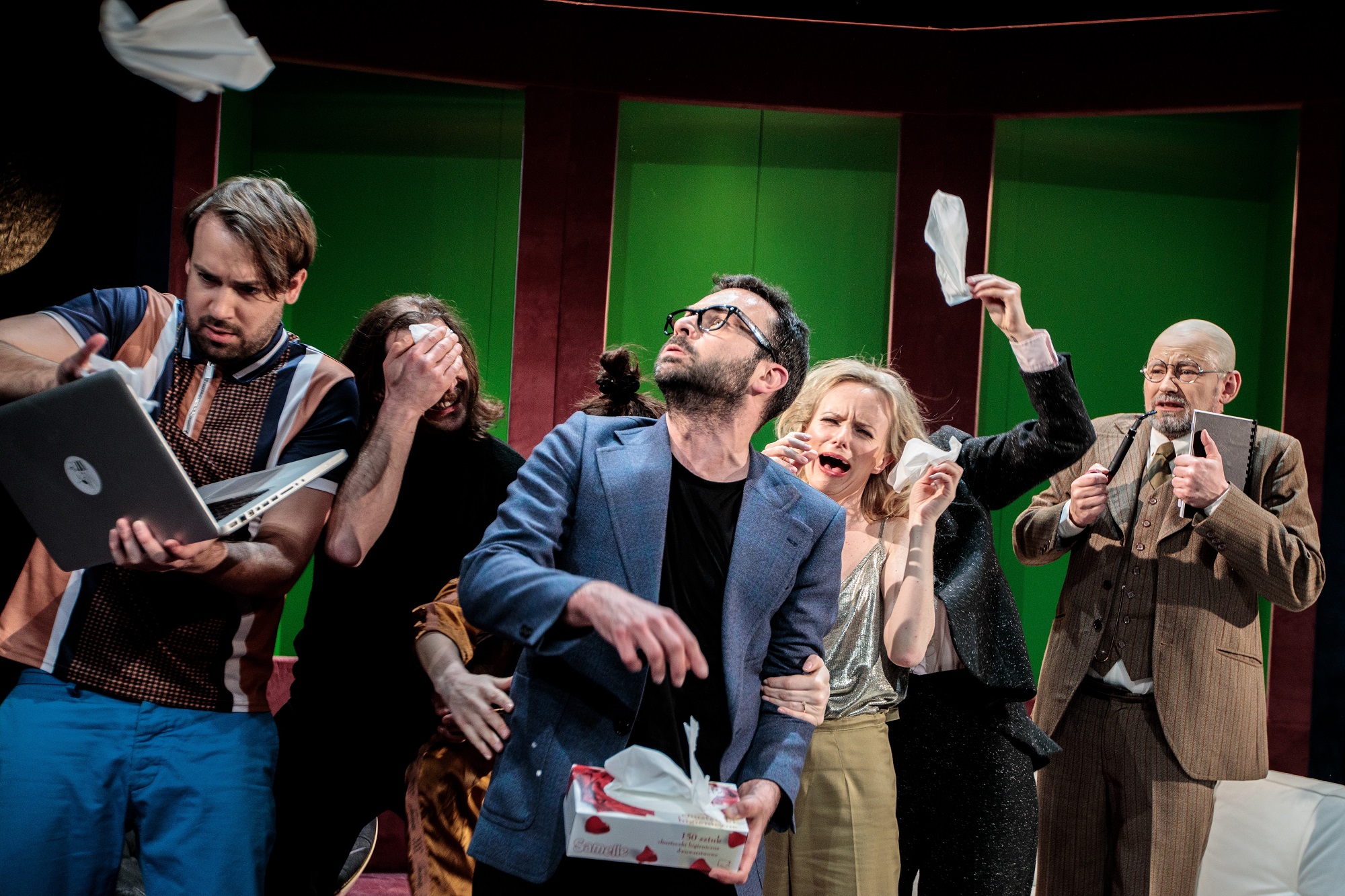 DO PENGUINS HAVE KNEES