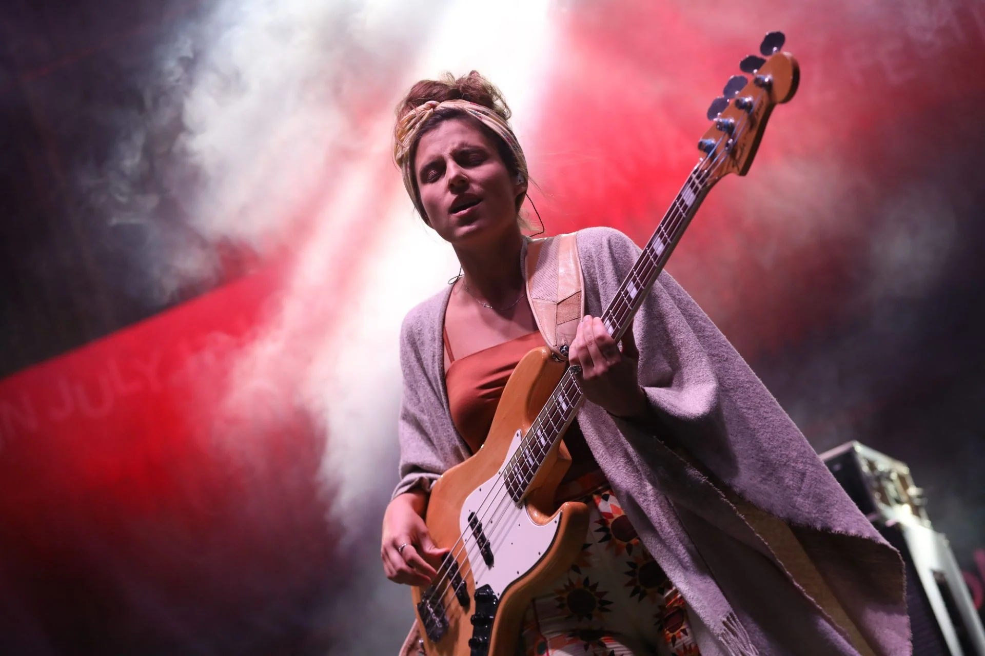 Kinga Głyk with the band
