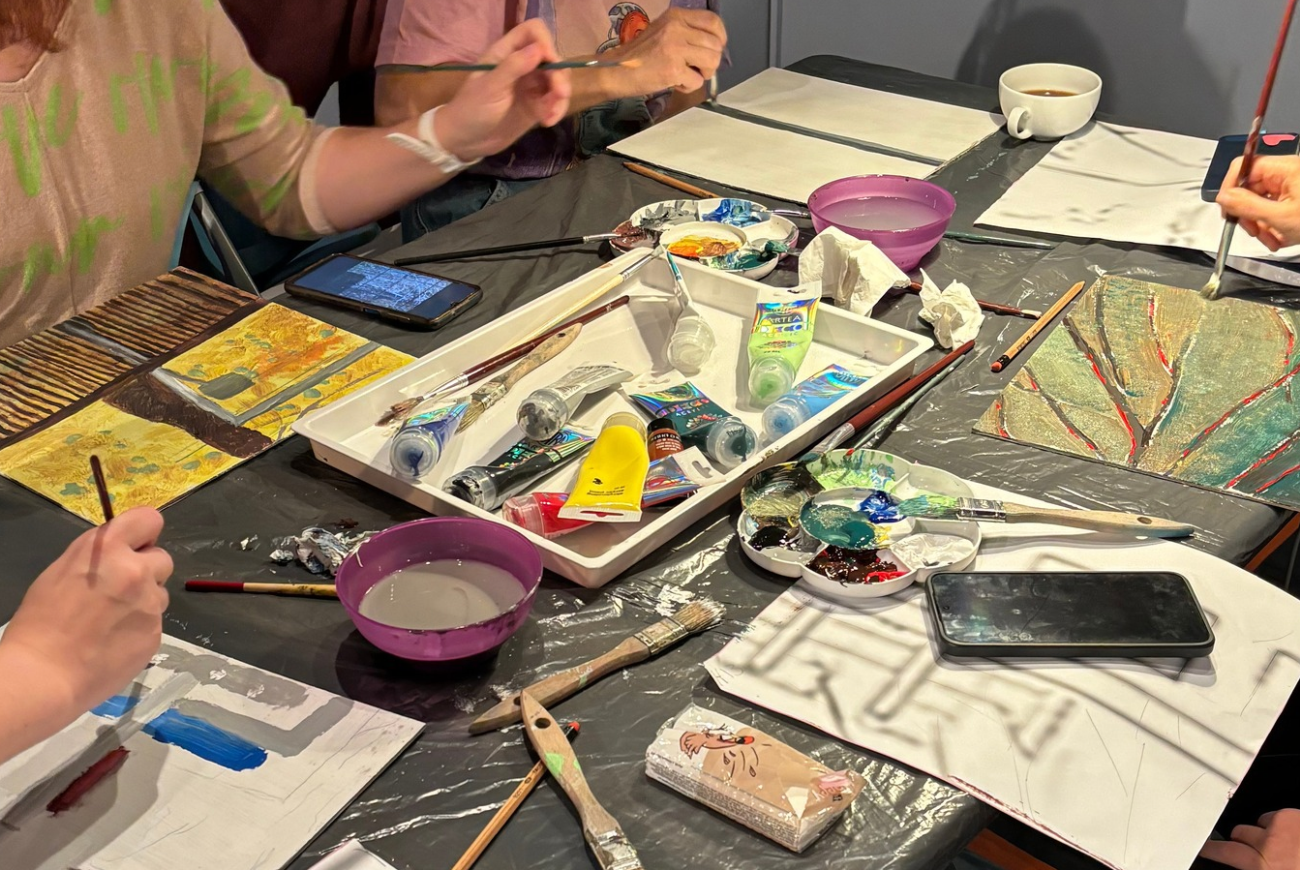 Create an exhibition with us | Nurogęsi installation elements painting workshops