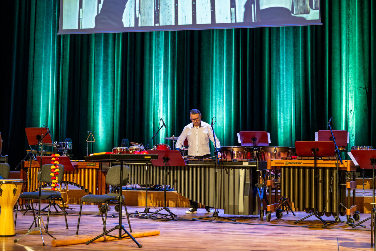 School program for children and adolescents: “LATIN AMERICAN RHYTHMS AND MARCHING RHYTHMS”