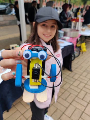 Build your own mini robot — workshop for children 6-15 years old.