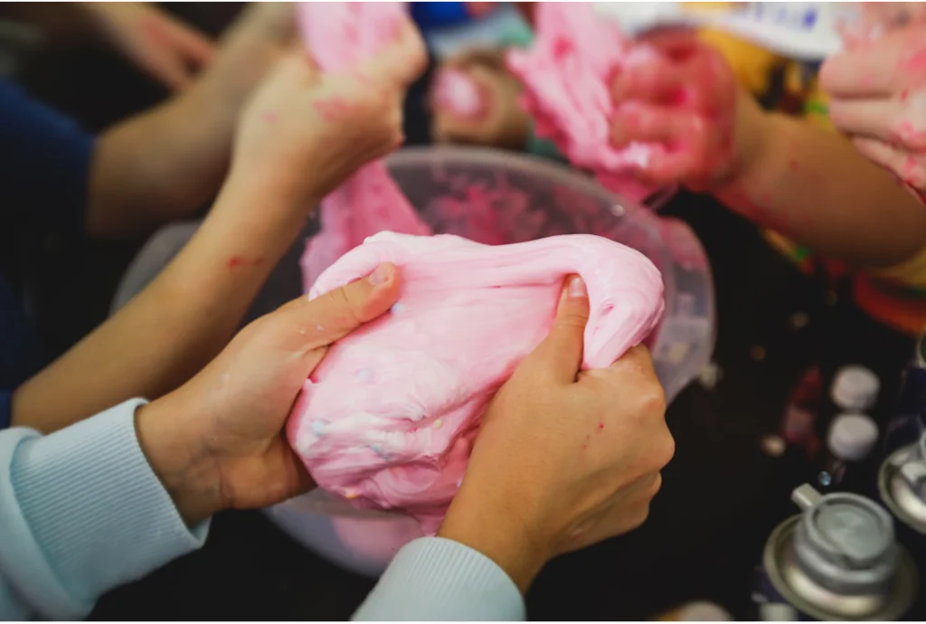 Curly slimes — we experiment and create! Workshops for children from 5 years