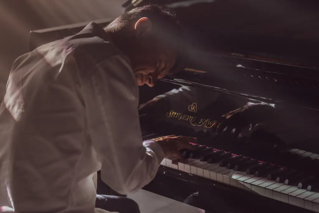 Maciej Tubis — About Chopin...