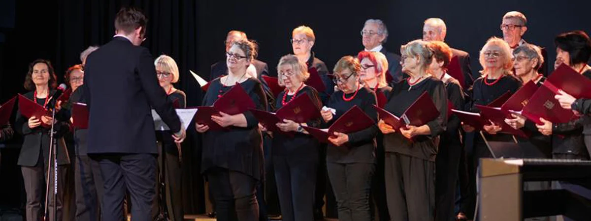 Niepodległa — patriotic songs performed by the Hejnał #Przystanek Senior choir