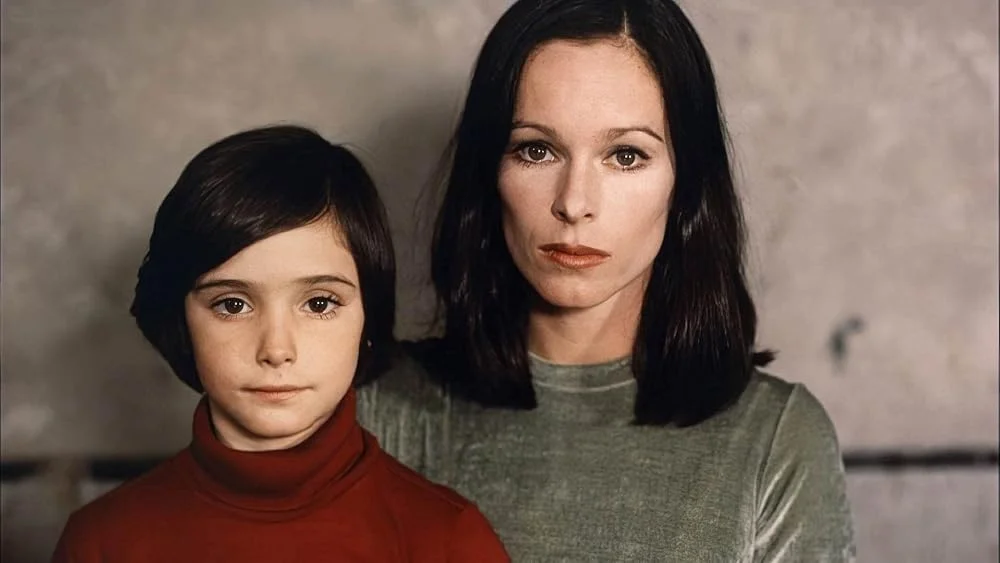 A classic in cinema: “Feed the Ravens”, directed by Carlos Saura (1976, 112′)