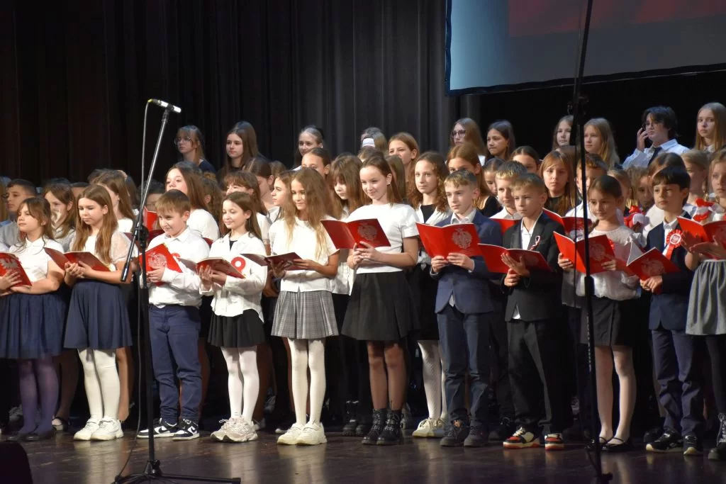 Singing Polish Patriotic Songs