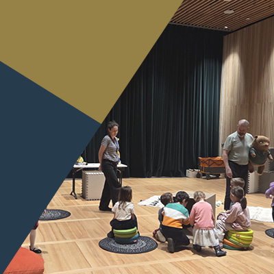 About the house we built together. Family workshop with elements of puppet theater