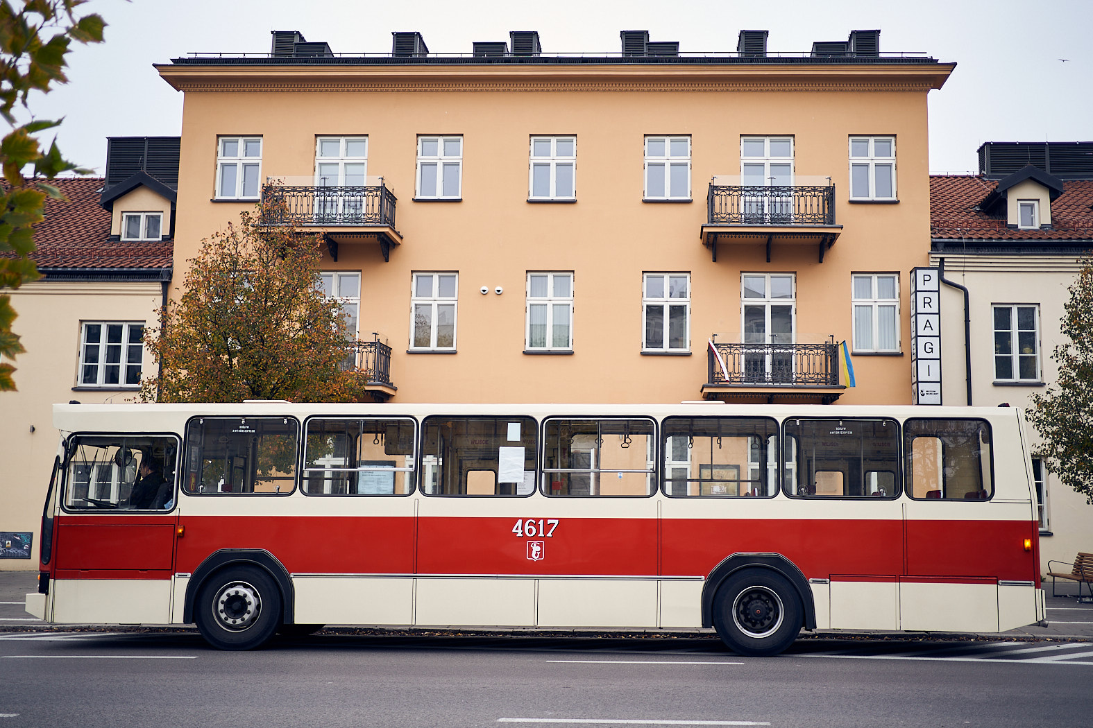Tarchomińskie Zaduszki | wycieczka zabytkowym autobusem | Prawobrzeżni