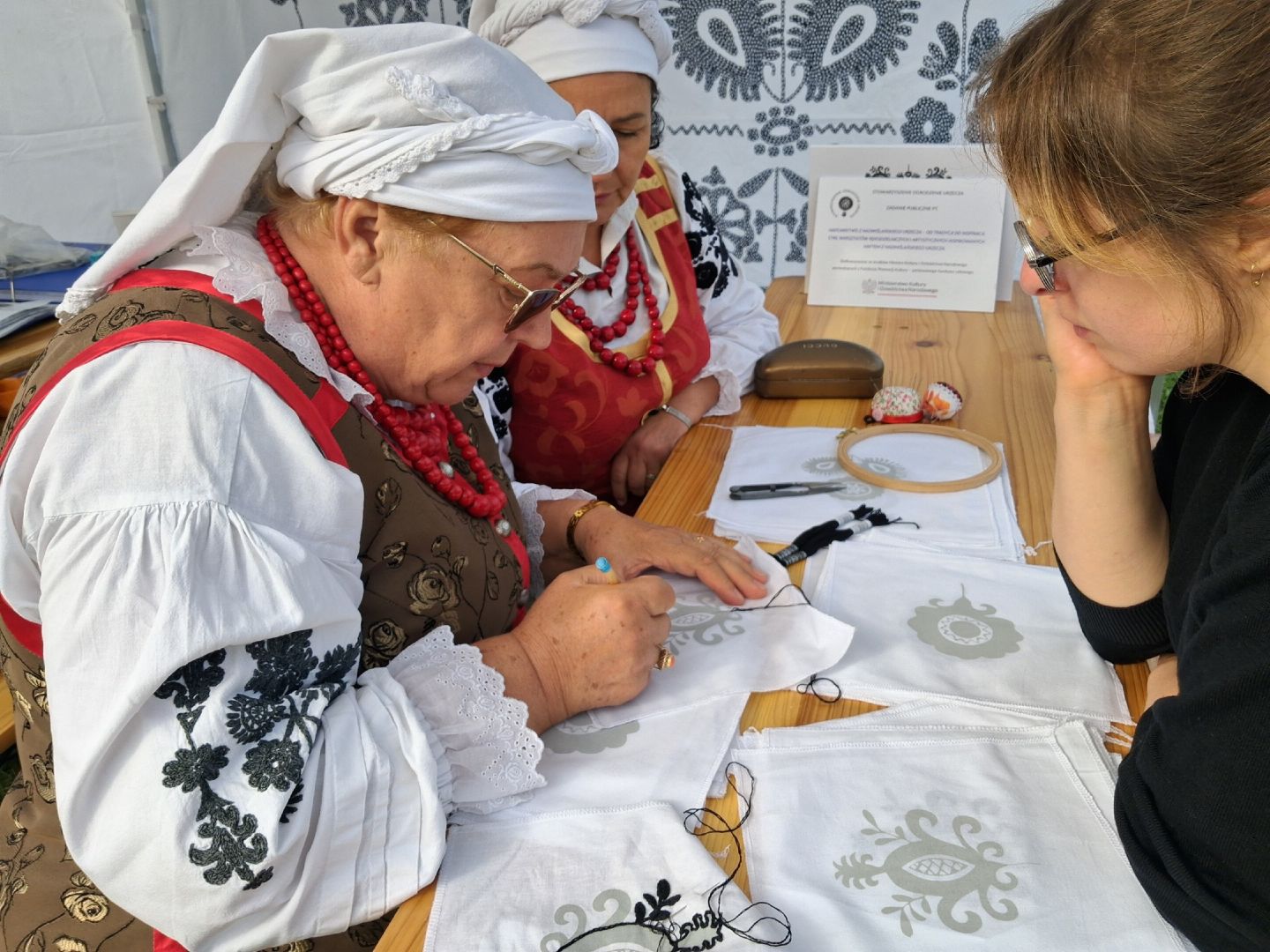 Haft wilanowski:  tradycja i inspiracje
