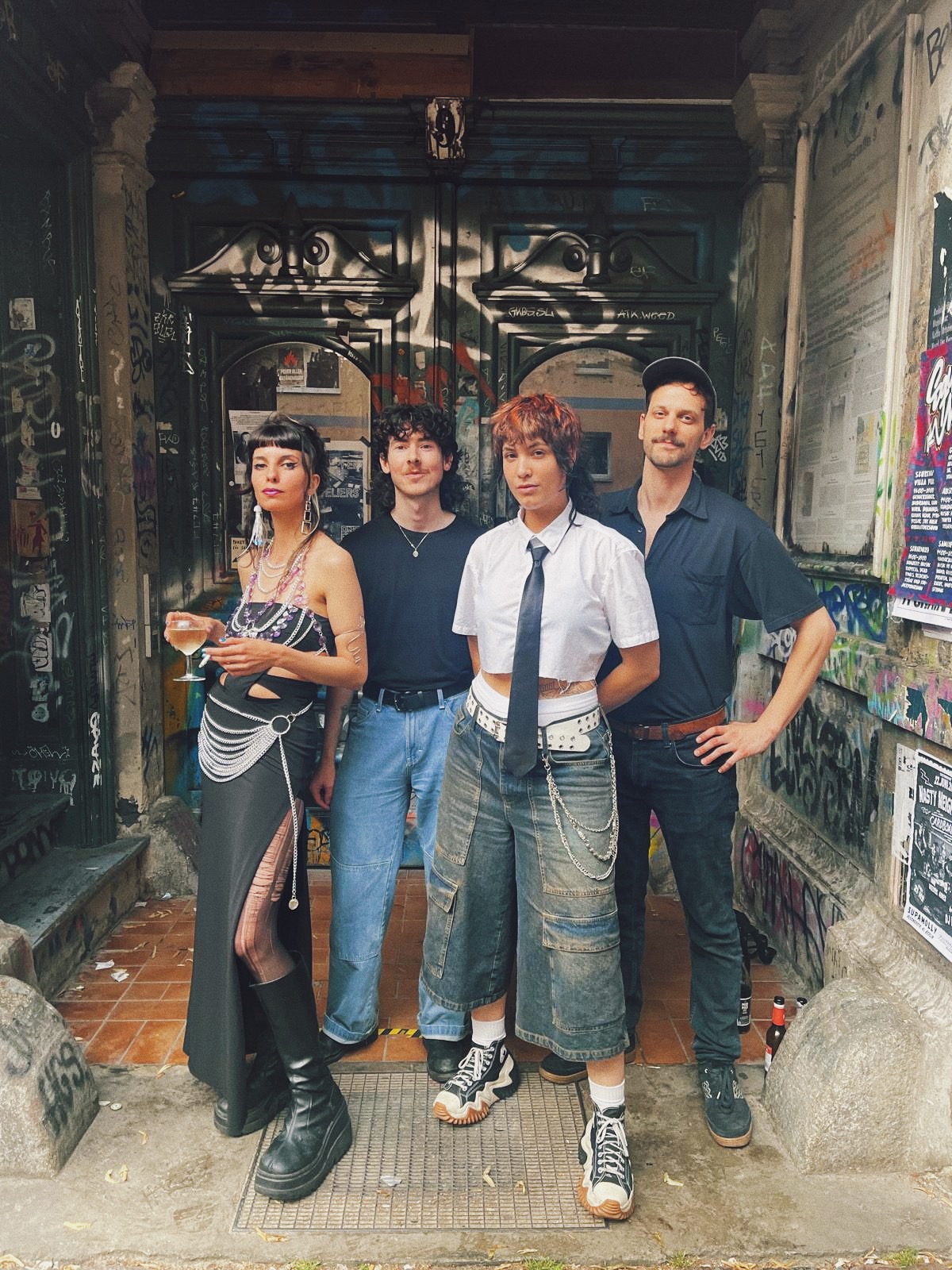 BERLIN POST PUNK! | Dry Fruits & Lovegaze