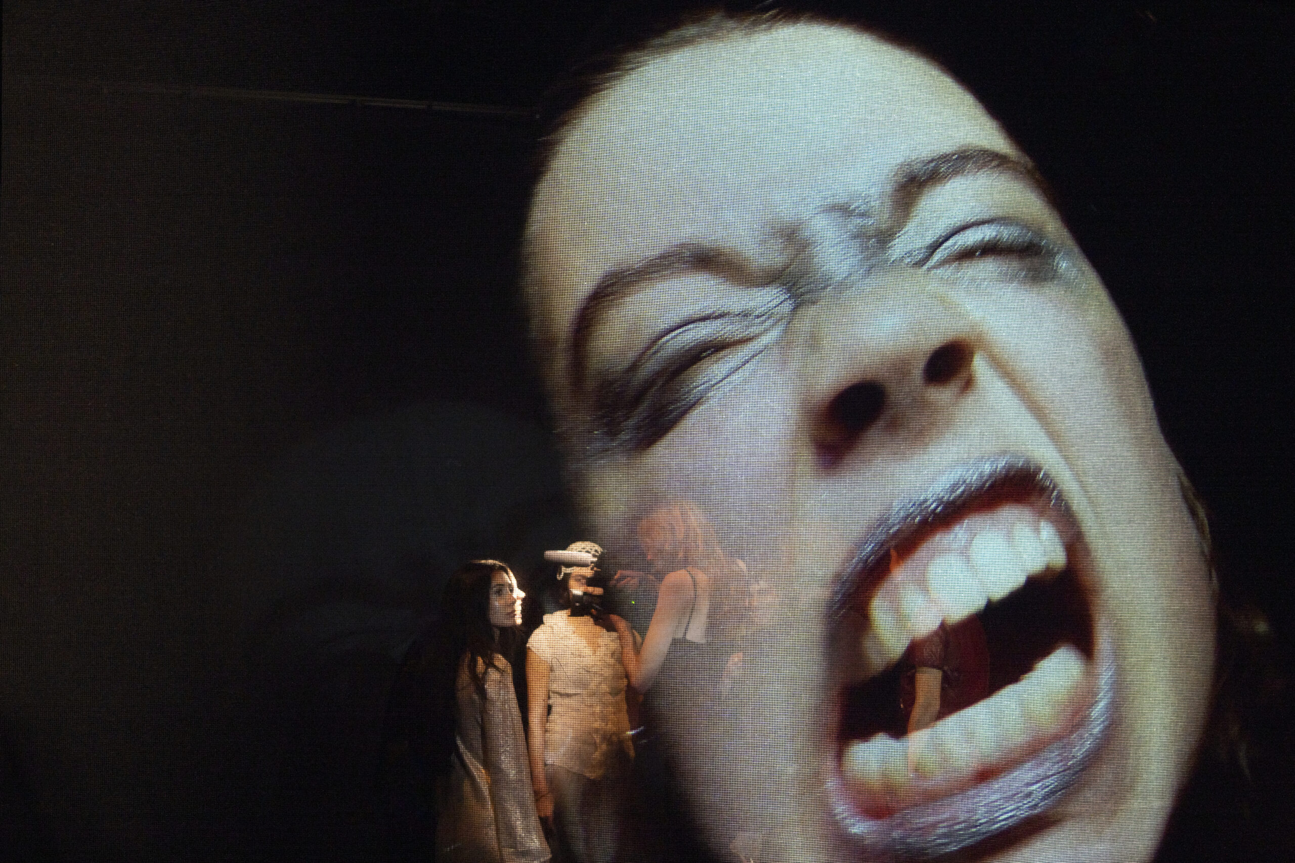 P14 - Vom Gewebe der Zeit oder die Angst davor zu begreifen, dass es im Leben um nichts geht