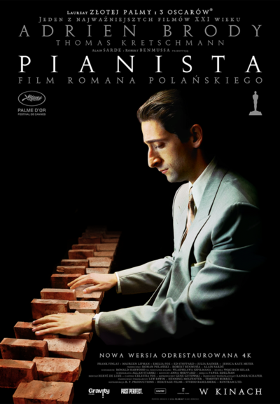 Pianist in Helios RePlay