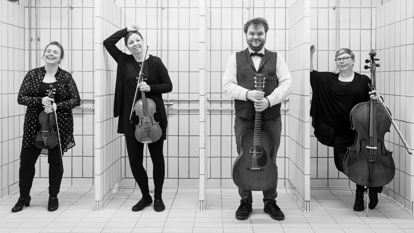 Svavar Knútur - With the Sultanas of Strings