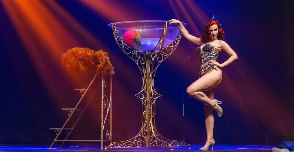 Rewia Burleski by Madame de Minou