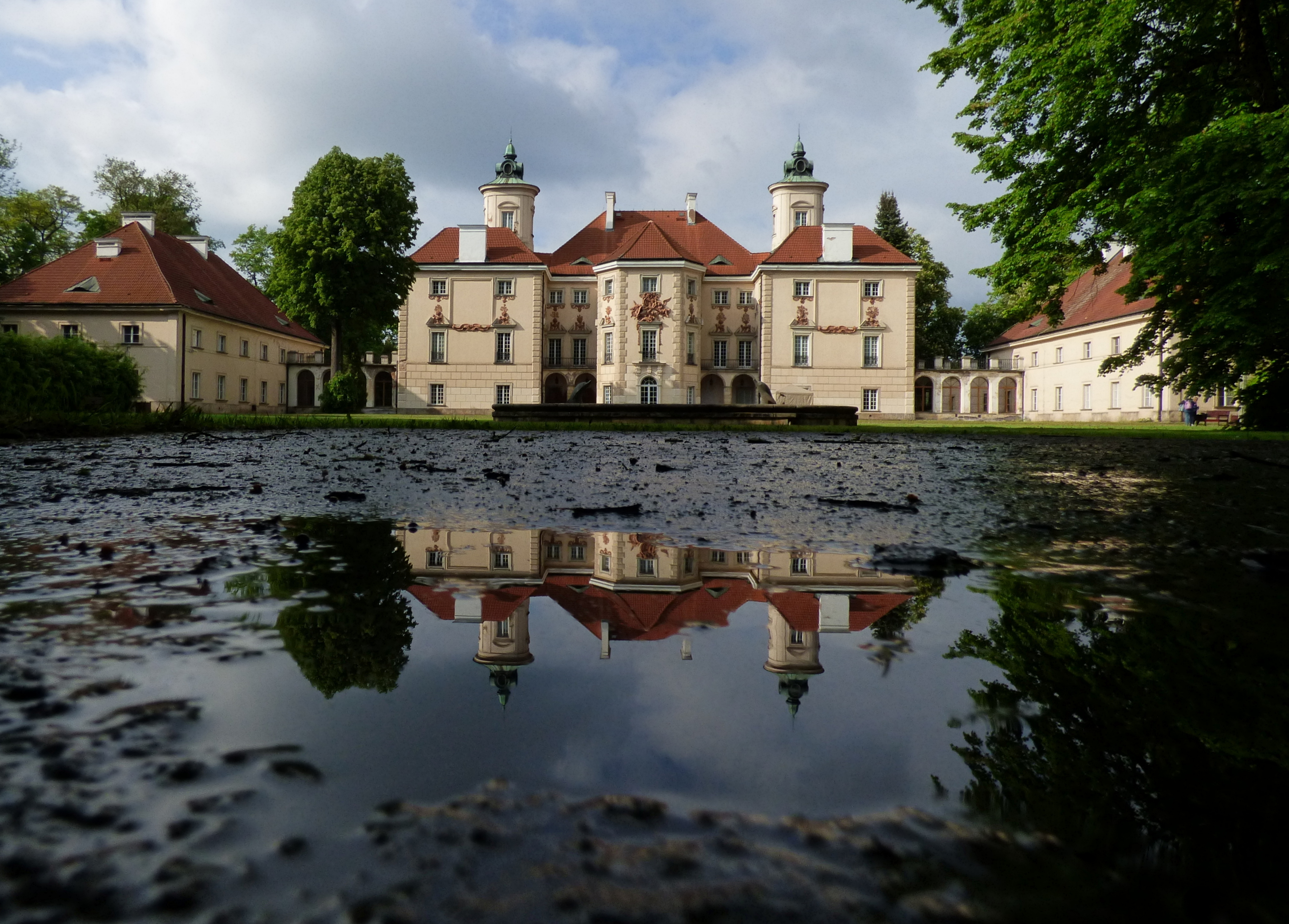 WITH A VISIT TO THE MAGNAC COURSE/guided tour for young people and adults in the Interior Museum in Otwock Wielki