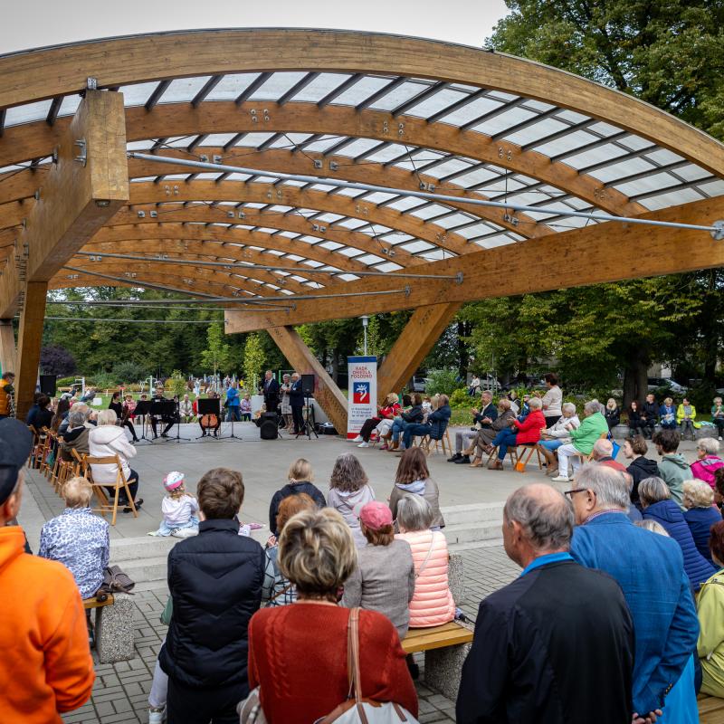 Filharmonicy na skwerze Waleriana Pawłowskiego