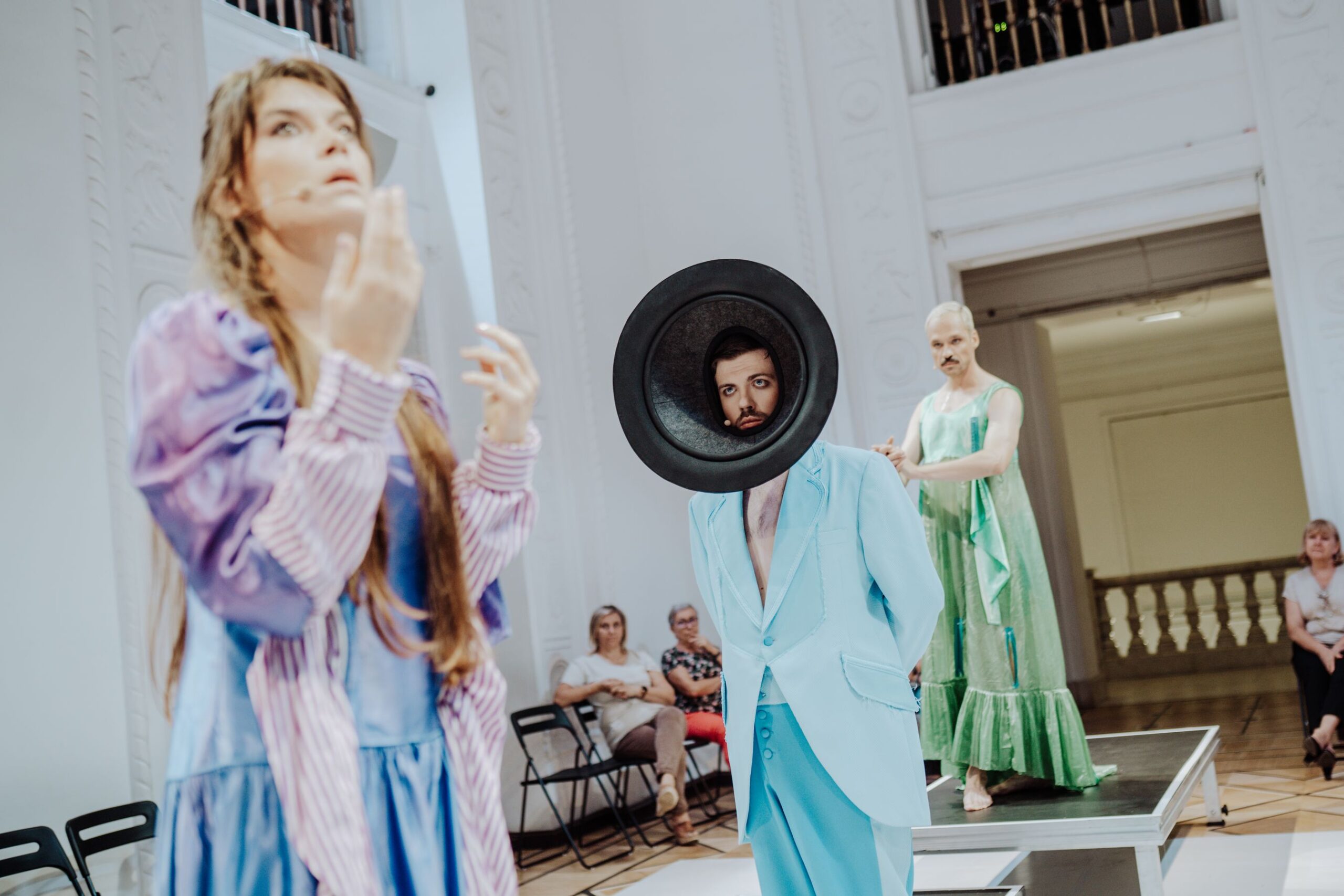 SCENOGRAPHY OF VOICES