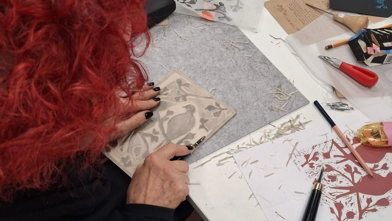 Sztuka spokoju | Linoryt: roślinne motywy krok po kroku